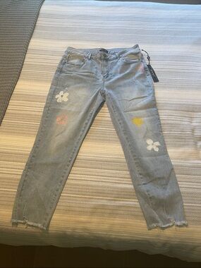 Women’s Light Wash Boho Floral Print cropped Jeans